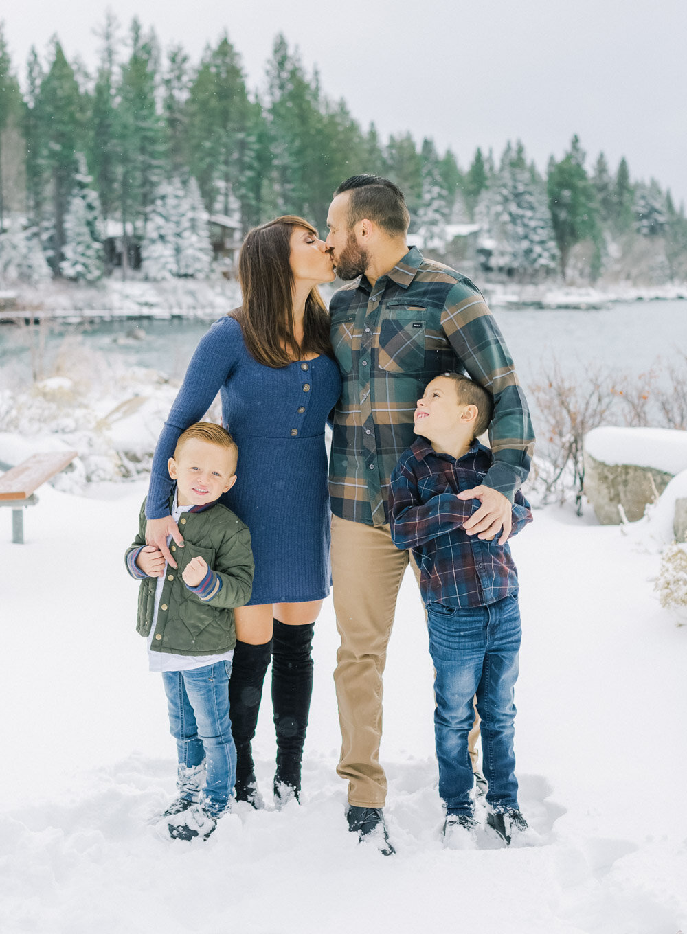 Lake Tahoe Family Photographer / Lake Tahoe Beach Family Photos