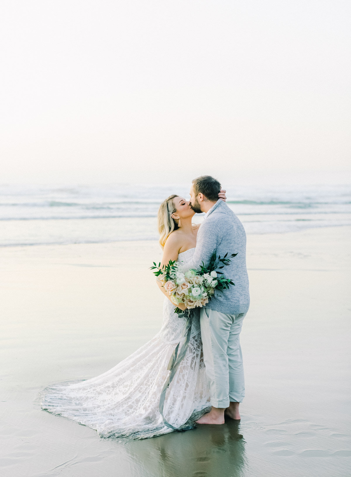 Oregon-Coast-Cannon-Beach-Wedding-Photographer-Bride-and-Groom-Photos0133.jpg