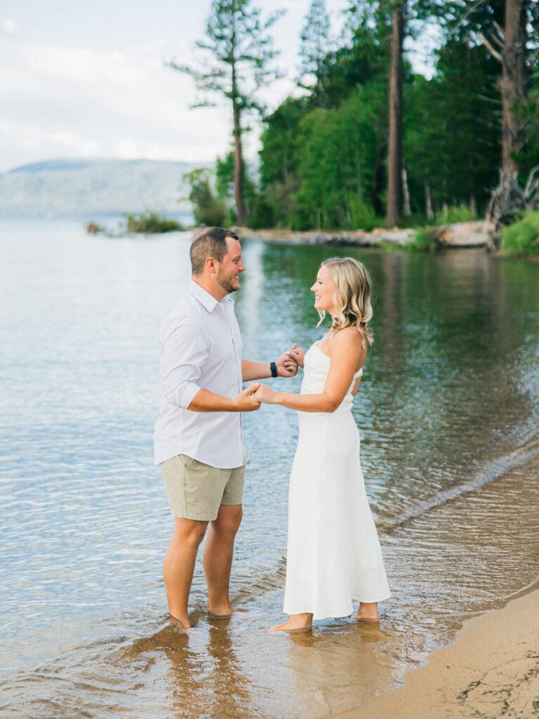 Engagement session at Lake Tahoe, highlighting a picturesque sunset and beautiful mountain scenery.